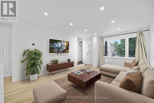 22 Rupert Street, Toronto (Clairlea-Birchmount), ON - Indoor Photo Showing Living Room