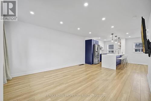 22 Rupert Street, Toronto (Clairlea-Birchmount), ON - Indoor Photo Showing Kitchen