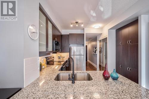 312 - 131 Upper Duke Crescent, Markham (Unionville), ON - Indoor Photo Showing Kitchen With Double Sink