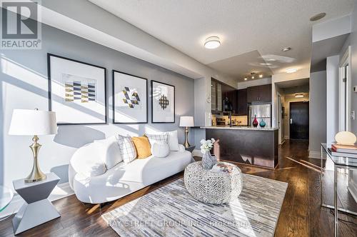 312 - 131 Upper Duke Crescent, Markham (Unionville), ON - Indoor Photo Showing Living Room