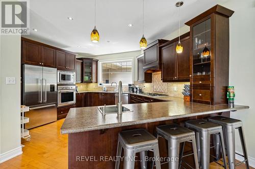 10 Valleycrest Drive, Oro-Medonte, ON - Indoor Photo Showing Kitchen With Upgraded Kitchen