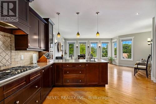 10 Valleycrest Drive, Oro-Medonte, ON - Indoor Photo Showing Kitchen With Upgraded Kitchen