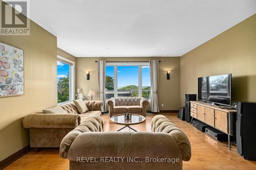 10 Valleycrest Drive, Oro-Medonte, ON - Indoor Photo Showing Living Room