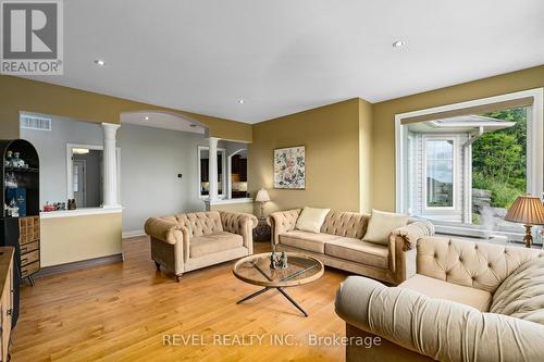 10 Valleycrest Drive, Oro-Medonte, ON - Indoor Photo Showing Living Room