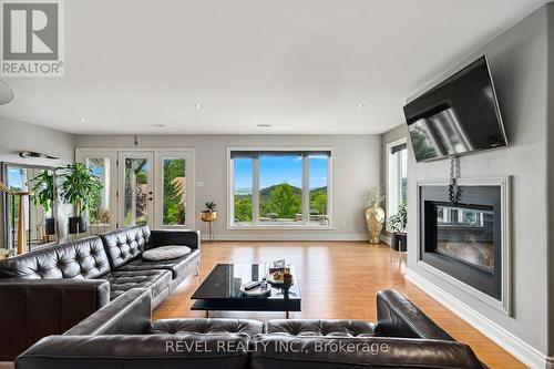 10 Valleycrest Drive, Oro-Medonte, ON - Indoor Photo Showing Living Room With Fireplace