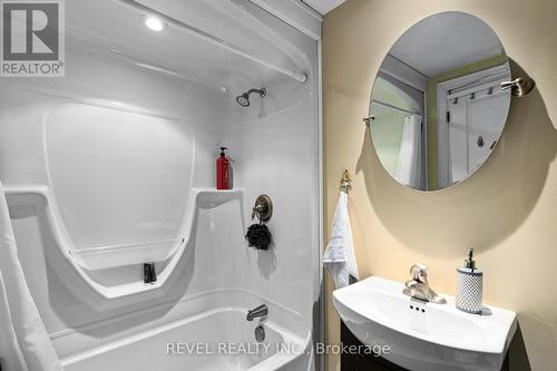 10 Valleycrest Drive, Oro-Medonte, ON - Indoor Photo Showing Bathroom