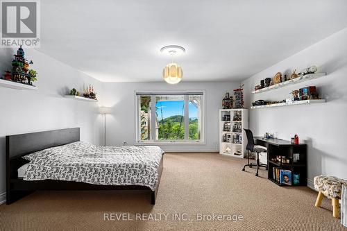 10 Valleycrest Drive, Oro-Medonte, ON - Indoor Photo Showing Bedroom