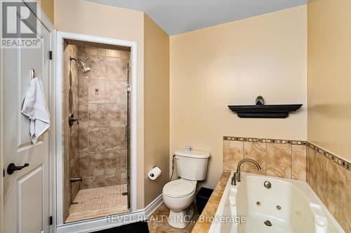 10 Valleycrest Drive, Oro-Medonte, ON - Indoor Photo Showing Bathroom