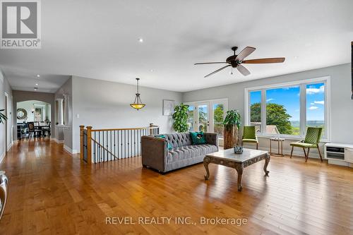 10 Valleycrest Drive, Oro-Medonte, ON - Indoor Photo Showing Living Room