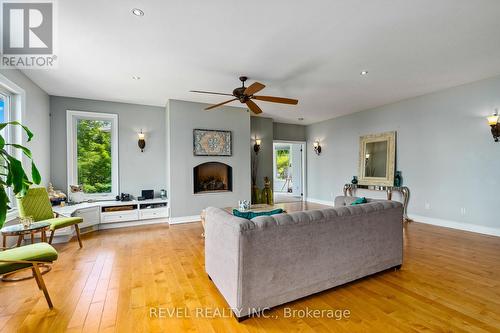 10 Valleycrest Drive, Oro-Medonte, ON - Indoor Photo Showing Living Room With Fireplace