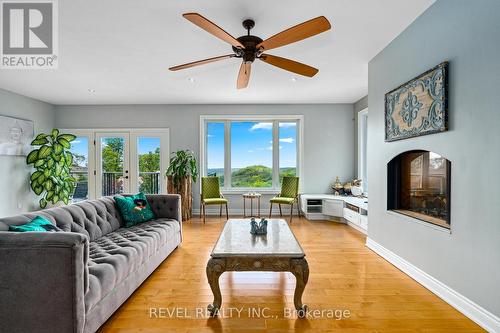 10 Valleycrest Drive, Oro-Medonte, ON - Indoor Photo Showing Living Room