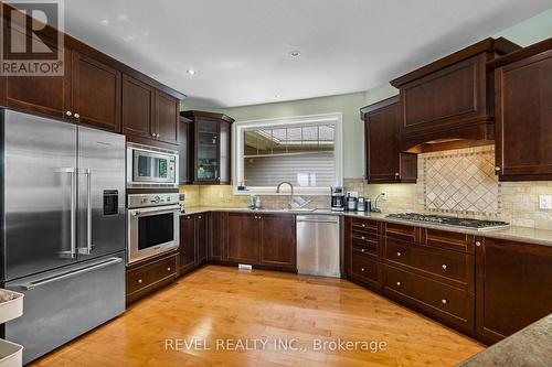 10 Valleycrest Drive, Oro-Medonte, ON - Indoor Photo Showing Kitchen With Upgraded Kitchen