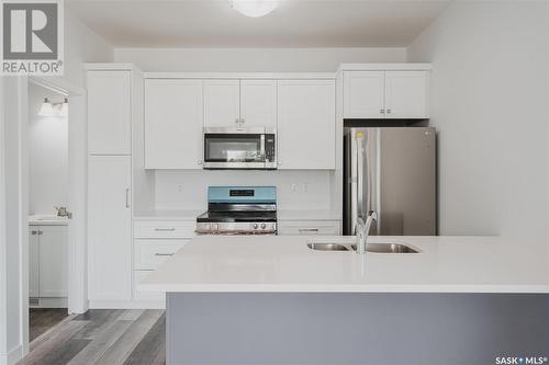 423 L Avenue S, Saskatoon, SK - Indoor Photo Showing Kitchen With Double Sink