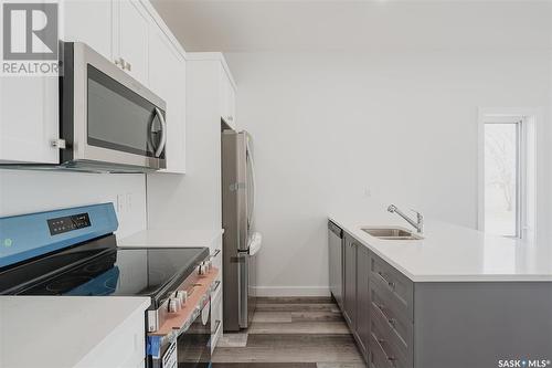 423 L Avenue S, Saskatoon, SK - Indoor Photo Showing Kitchen With Double Sink