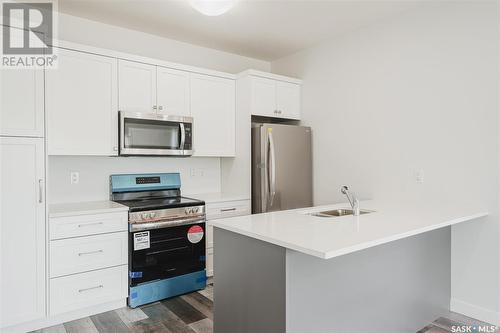 423 L Avenue S, Saskatoon, SK - Indoor Photo Showing Kitchen With Stainless Steel Kitchen With Double Sink