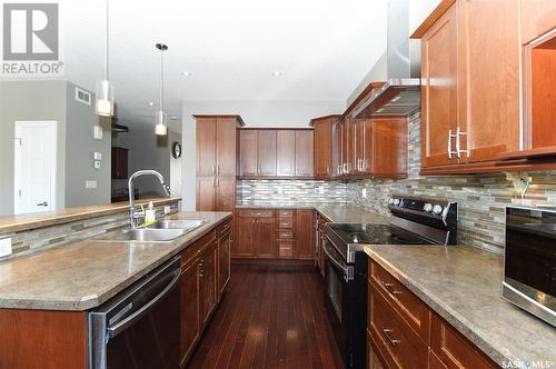 1361 Kent Street, Regina, SK - Indoor Photo Showing Kitchen With Double Sink With Upgraded Kitchen