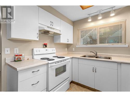 778 Coopland Crescent, Kelowna, BC - Indoor Photo Showing Kitchen With Double Sink