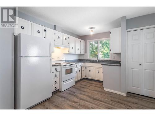 778 Coopland Crescent, Kelowna, BC - Indoor Photo Showing Kitchen