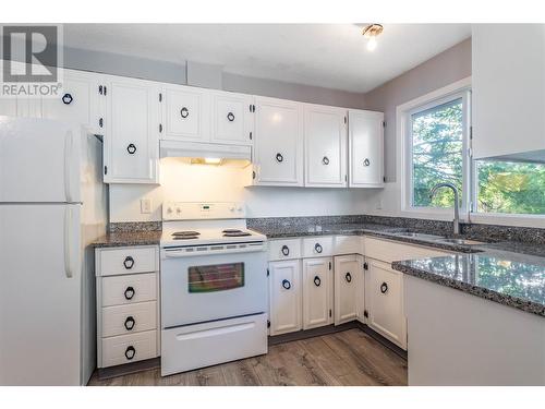 778 Coopland Crescent, Kelowna, BC - Indoor Photo Showing Kitchen