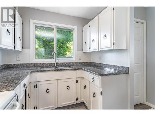 778 Coopland Crescent, Kelowna, BC - Indoor Photo Showing Kitchen With Double Sink