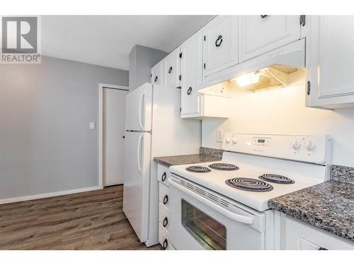 778 Coopland Crescent, Kelowna, BC - Indoor Photo Showing Kitchen