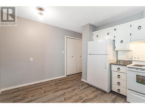 778 Coopland Crescent, Kelowna, BC - Indoor Photo Showing Kitchen