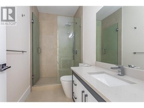 656 Deans Drive, Kelowna, BC - Indoor Photo Showing Bathroom