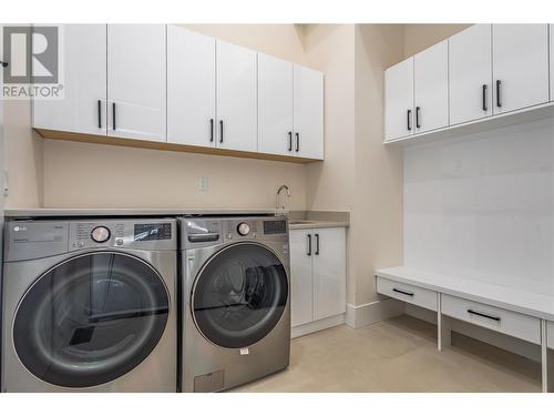 656 Deans Drive, Kelowna, BC - Indoor Photo Showing Laundry Room