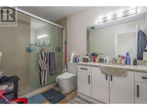 656 Deans Drive, Kelowna, BC - Indoor Photo Showing Bathroom