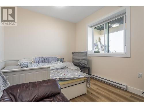 656 Deans Drive, Kelowna, BC - Indoor Photo Showing Bedroom