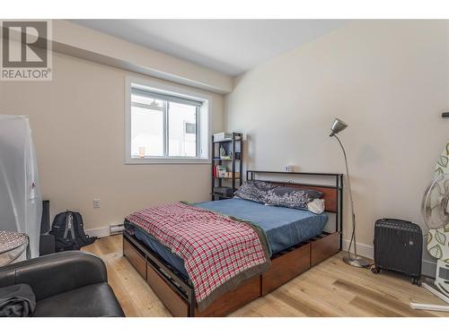 656 Deans Drive, Kelowna, BC - Indoor Photo Showing Bedroom