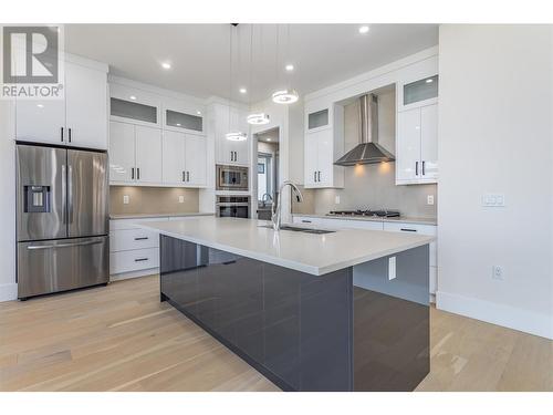 656 Deans Drive, Kelowna, BC - Indoor Photo Showing Kitchen With Stainless Steel Kitchen With Upgraded Kitchen