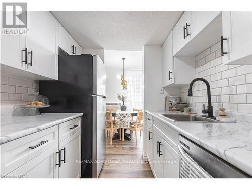 1611 - 1105 Jalna Boulevard, London, ON - Indoor Photo Showing Kitchen