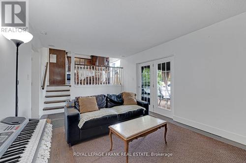 12 Glenabbey Drive, Clarington (Courtice), ON - Indoor Photo Showing Living Room