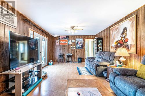 122 Victoria Avenue, Brock (Beaverton), ON - Indoor Photo Showing Living Room