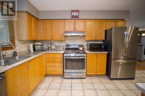 23 Garner'S Lane, Brantford, ON - Indoor Photo Showing Kitchen With Double Sink