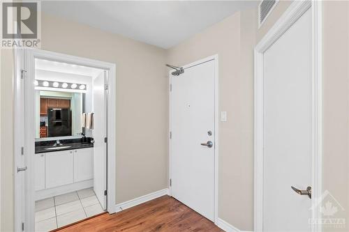 445 Laurier Avenue Unit#303, Ottawa, ON - Indoor Photo Showing Other Room