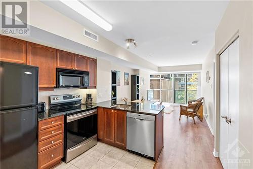 445 Laurier Avenue Unit#303, Ottawa, ON - Indoor Photo Showing Kitchen