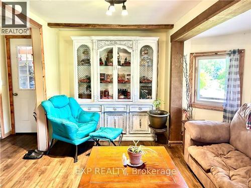 1411 Papineau Road, Mattawa, ON - Indoor Photo Showing Living Room