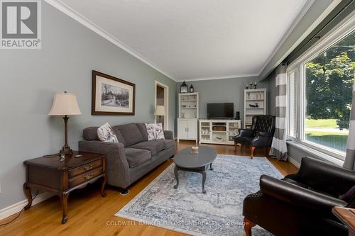 17 Hewson Crescent, Halton Hills, ON - Indoor Photo Showing Living Room