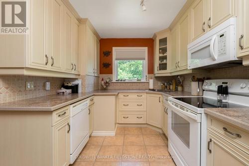 17 Hewson Crescent, Halton Hills, ON - Indoor Photo Showing Kitchen