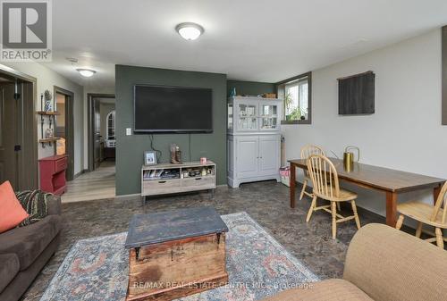 130 Wellington Street, Shelburne, ON - Indoor Photo Showing Living Room