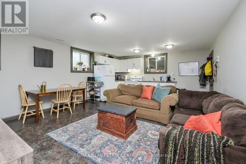 130 Wellington Street, Shelburne, ON - Indoor Photo Showing Living Room