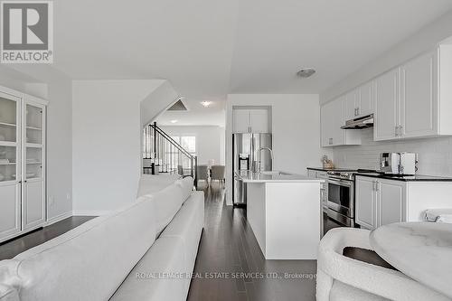 2509 Littlefield Crescent, Oakville, ON - Indoor Photo Showing Kitchen With Stainless Steel Kitchen With Upgraded Kitchen