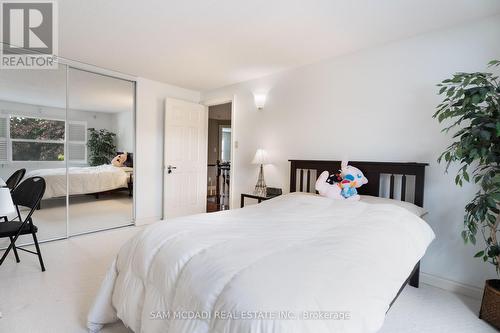 6127 Cheega Court, Mississauga (Meadowvale), ON - Indoor Photo Showing Bedroom