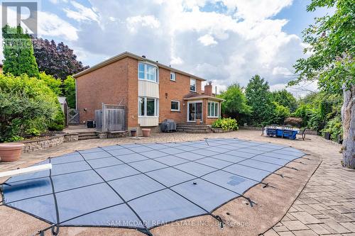 6127 Cheega Court, Mississauga (Meadowvale), ON - Outdoor With In Ground Pool