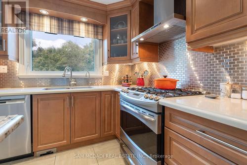 6127 Cheega Court, Mississauga (Meadowvale), ON - Indoor Photo Showing Kitchen With Double Sink