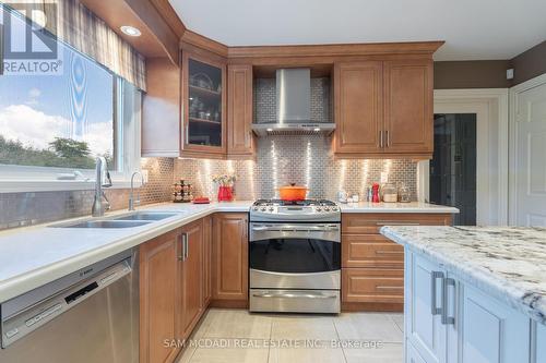 6127 Cheega Court, Mississauga (Meadowvale), ON - Indoor Photo Showing Kitchen With Double Sink