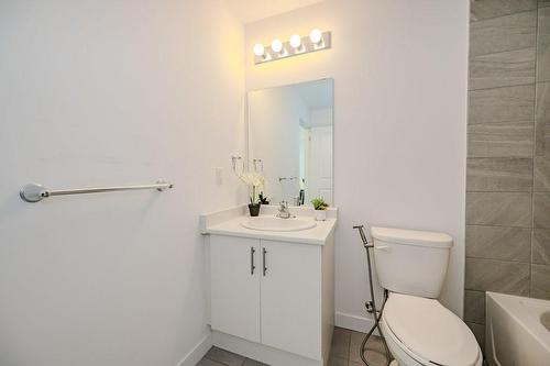 81 Robinson Street|Unit #804, Hamilton, ON - Indoor Photo Showing Bathroom