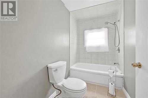 854 Pierre, Windsor, ON - Indoor Photo Showing Bathroom